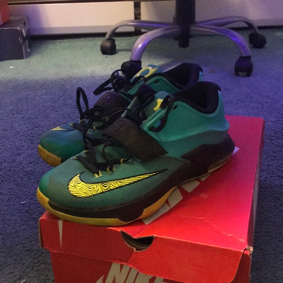 KD 7 “Uprisings” basketball shoes (Size Men’s 8.5) - Picture 2 of 4